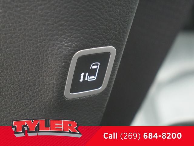 Used 2025 Chrysler Pacifica Limited FWD image 40
