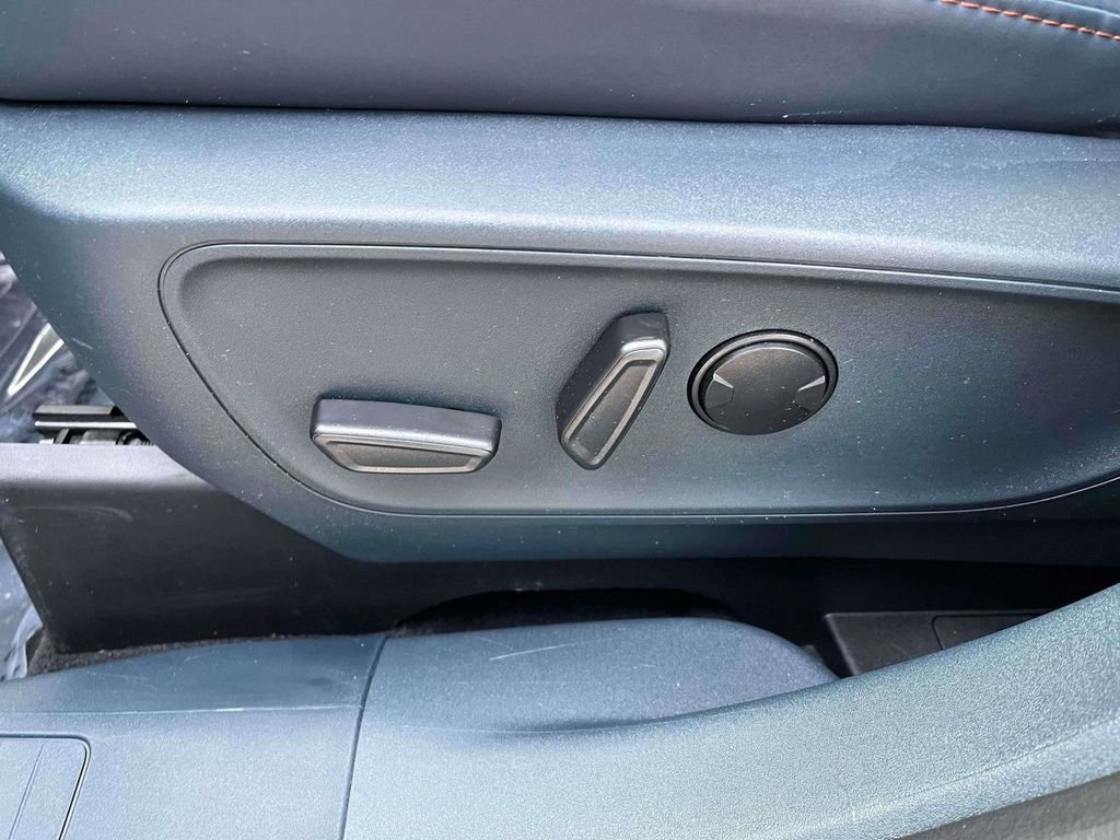 Used 2025 Ford Maverick Lariat image 16