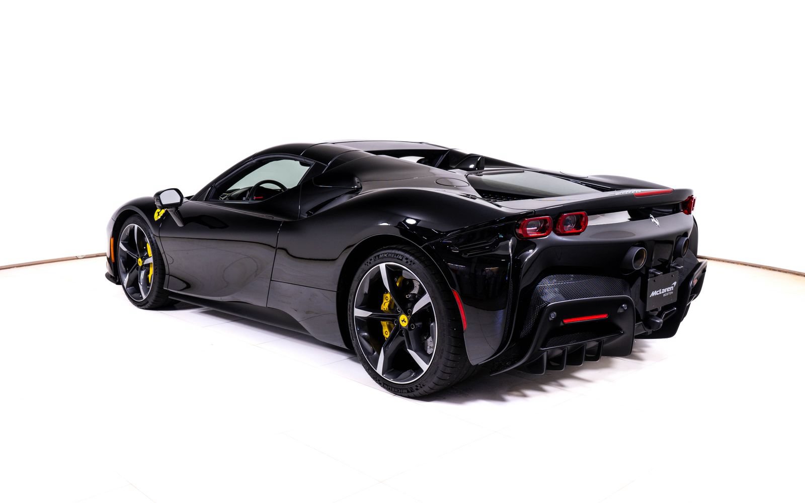 Used 2022 Ferrari SF90 Spider AWD/4WD image 4
