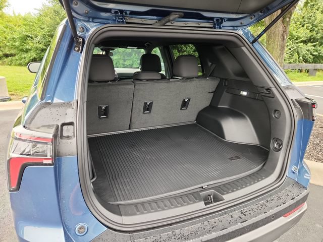 New 2027 Chevrolet Equinox LT w/ LPO, Floor Liner Package FWD image 18