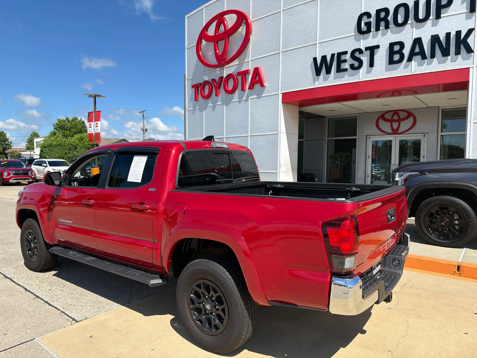 Used 2020 Toyota Tacoma SR5 RWD image 15