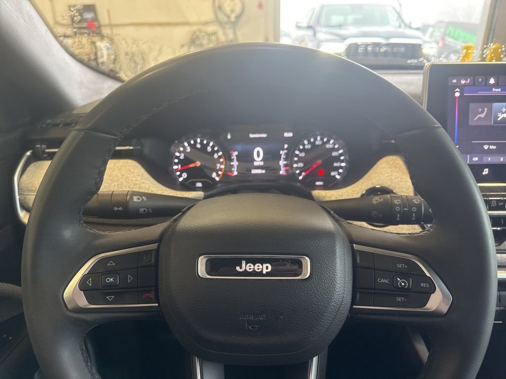 Used 2023 Jeep Compass Latitude w/ Convenience Group image 17