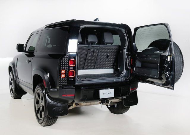 Used 2023 Land Rover Defender 90 S image 31