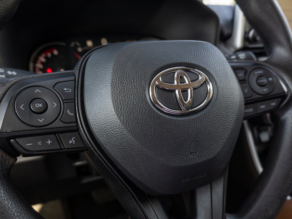 Used 2025 Toyota RAV4 XLE AWD/4WD image 29