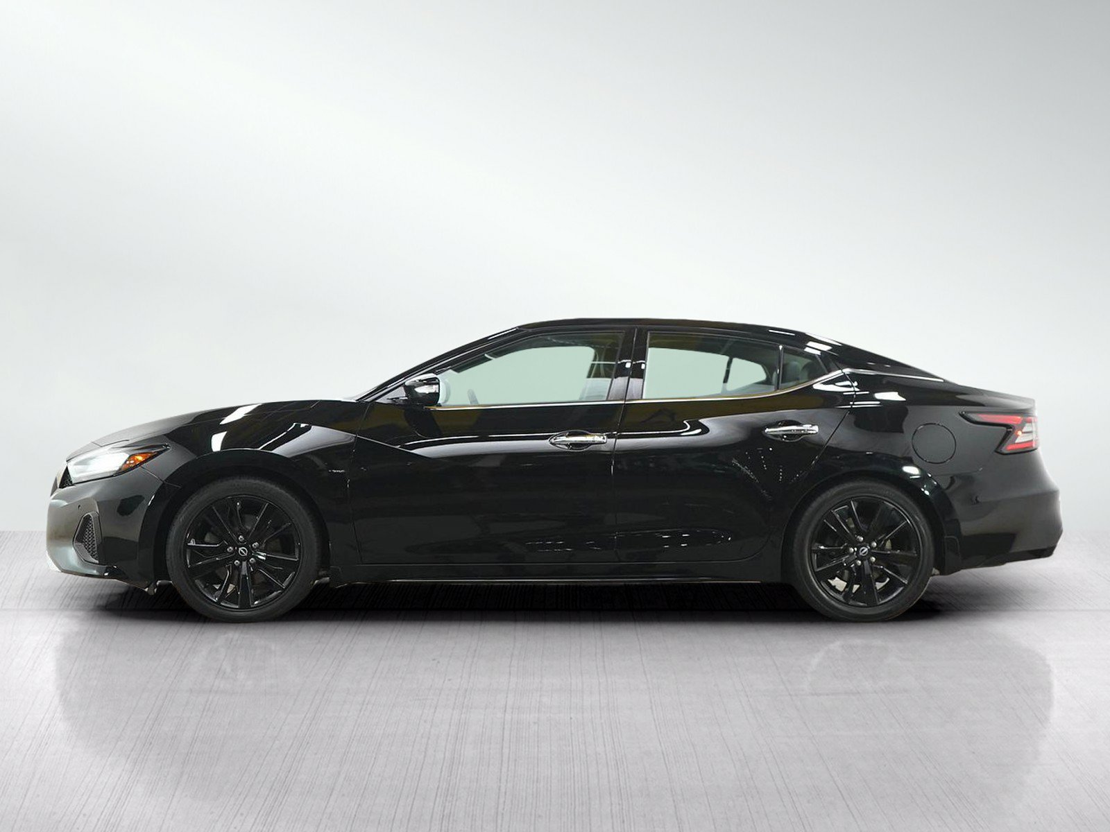 Used 2023 Nissan Maxima SL FWD image 2