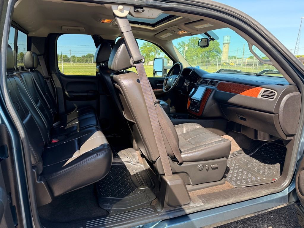 Used 2008 Chevrolet Silverado 2500 LTZ w/ Safety Package AWD/4WD image 28