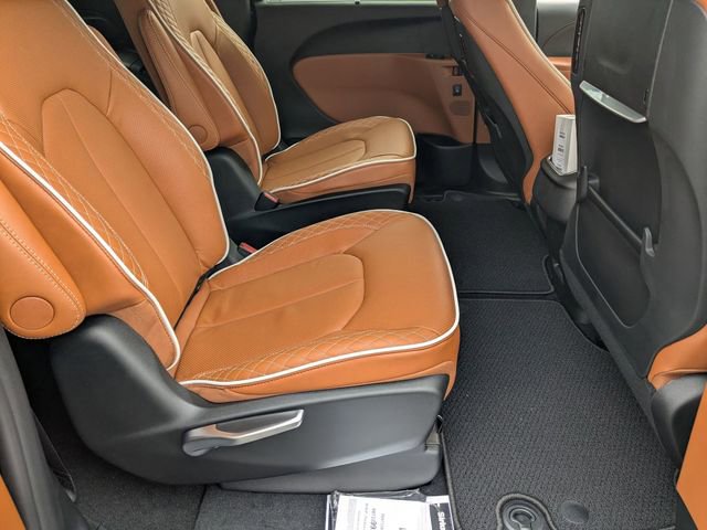 New 2026 Chrysler Pacifica Pinnacle image 26