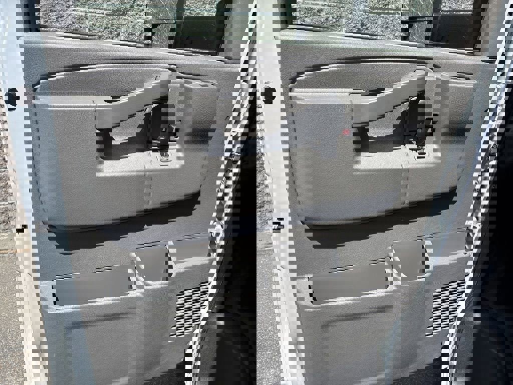 New 2025 Chevrolet Express 3500 w/ Power Convenience Package image 34