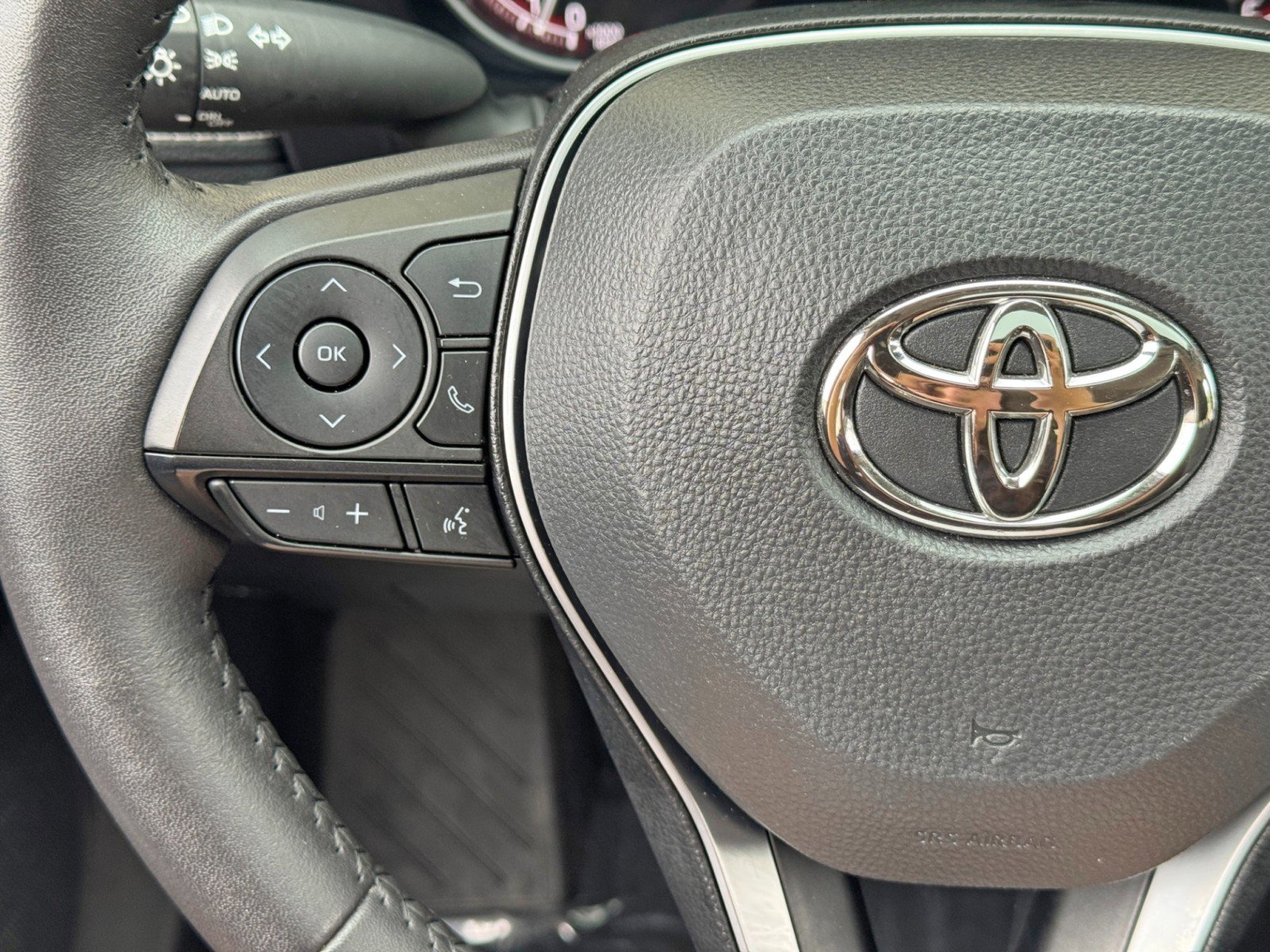 Used 2025 Toyota RAV4 XLE w/ Convenience Package FWD image 20