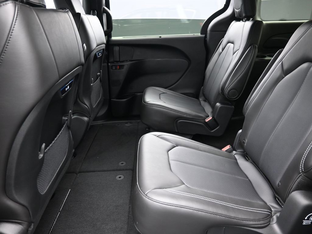 New 2026 Chrysler Pacifica Select image 13