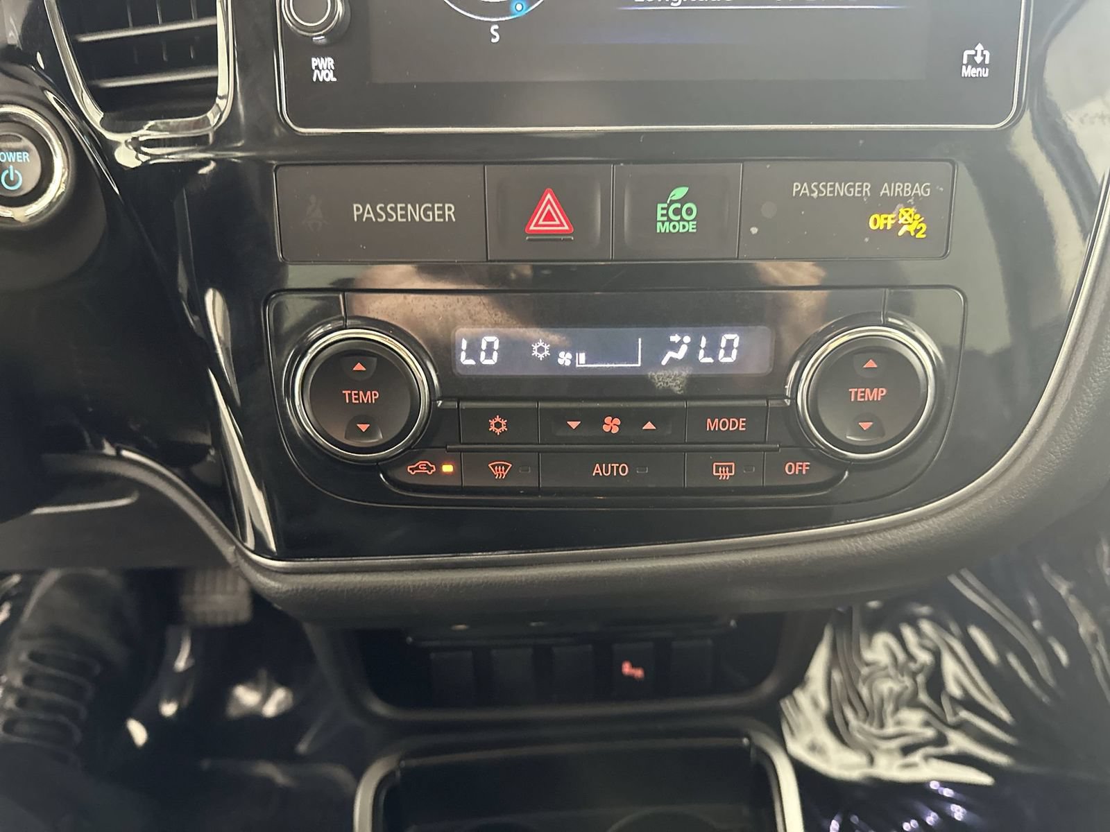 Used 2018 Mitsubishi Outlander SEL AWD/4WD image 19