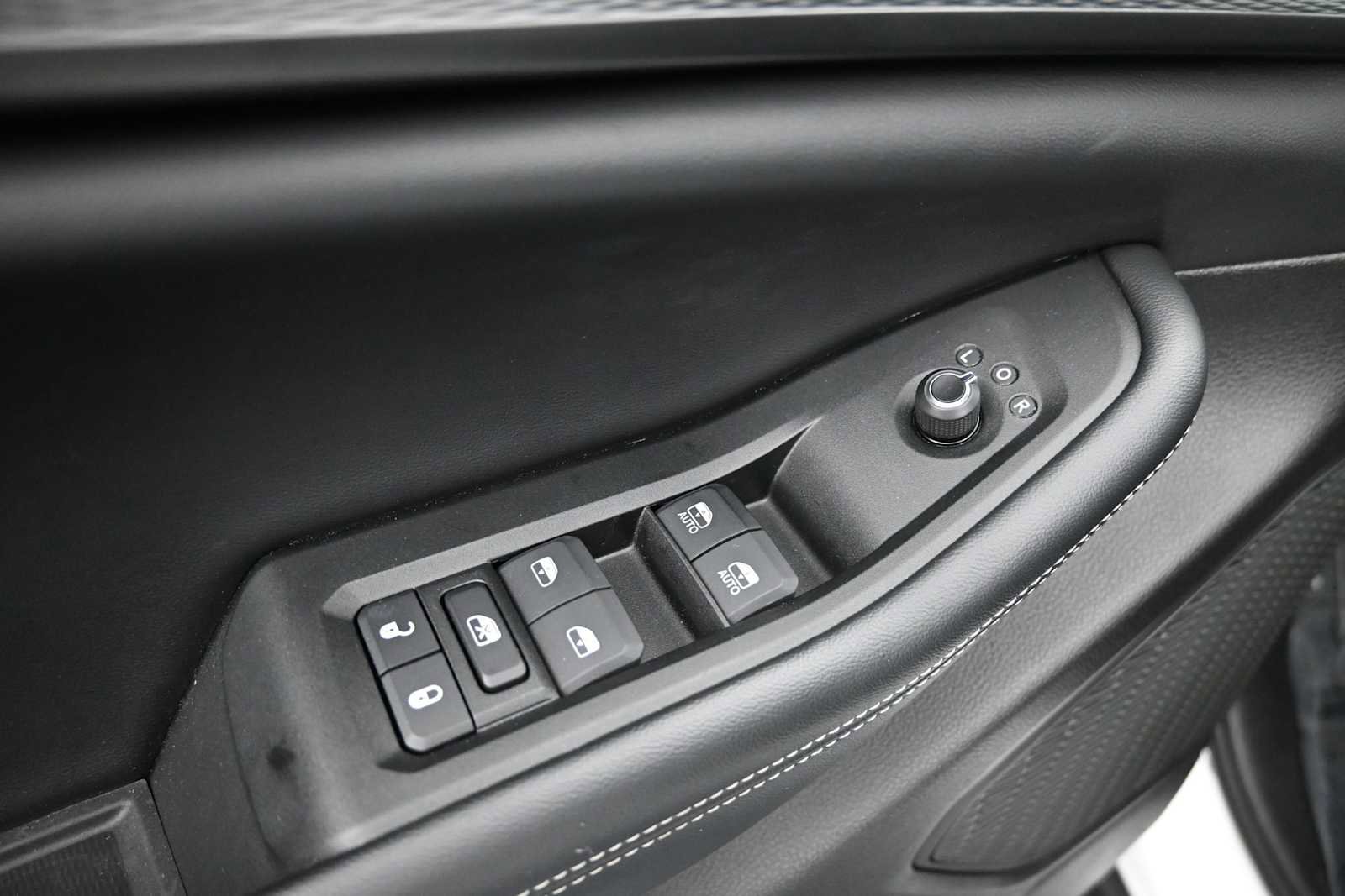 Used 2024 Jeep Grand Cherokee L Laredo RWD image 9