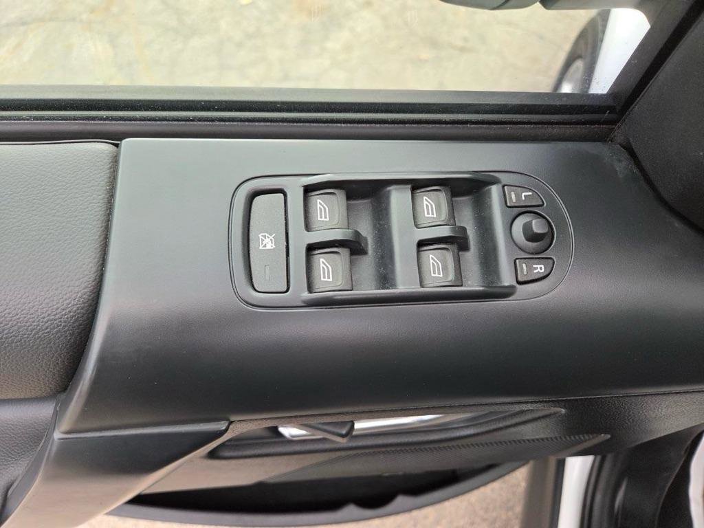 Used 2011 Land Rover LR2 HSE AWD/4WD image 26
