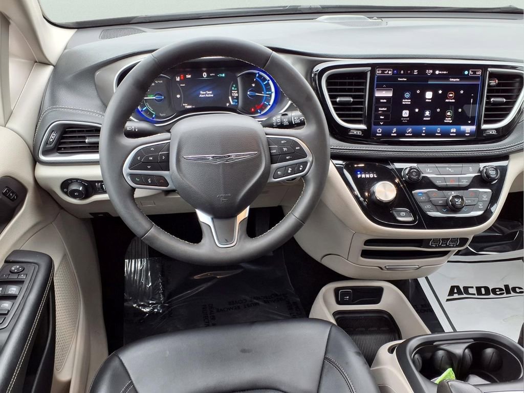 Used 2024 Chrysler Pacifica Limited FWD image 9