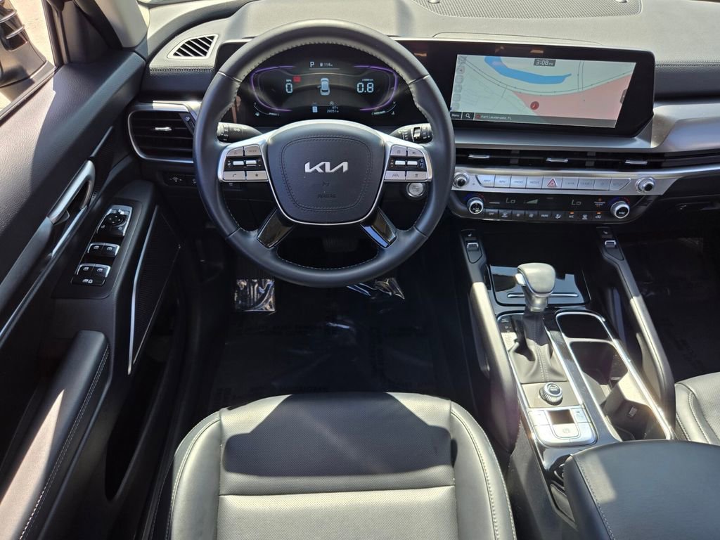 Used 2025 Kia Telluride S FWD image 12