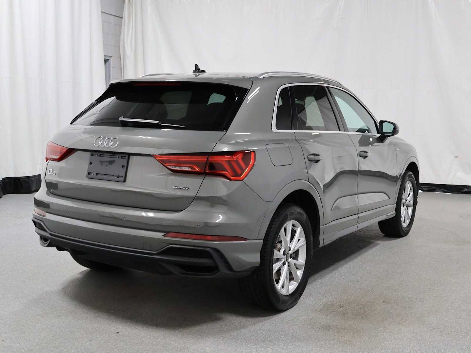 Used 2023 Audi Q3 2.0T Premium w/ Convenience Package AWD/4WD image 9