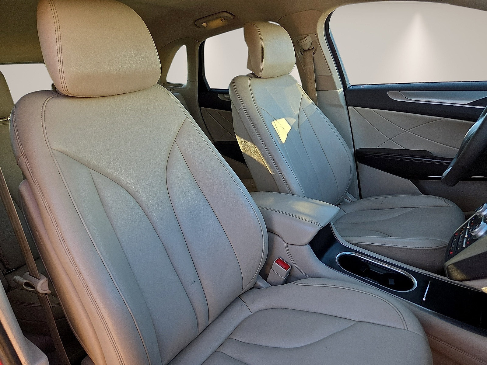 Used 2019 Lincoln MKC Premiere FWD image 8