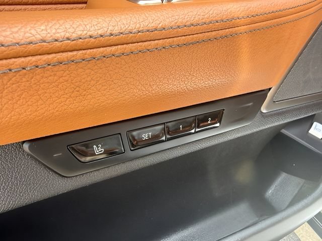 Used 2021 BMW 740i xDrive AWD/4WD image 14