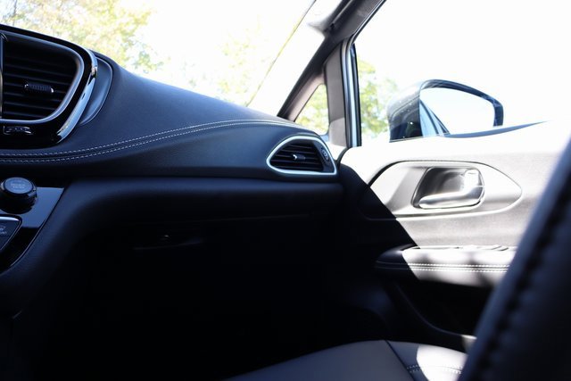 New 2026 Chrysler Pacifica Select image 49