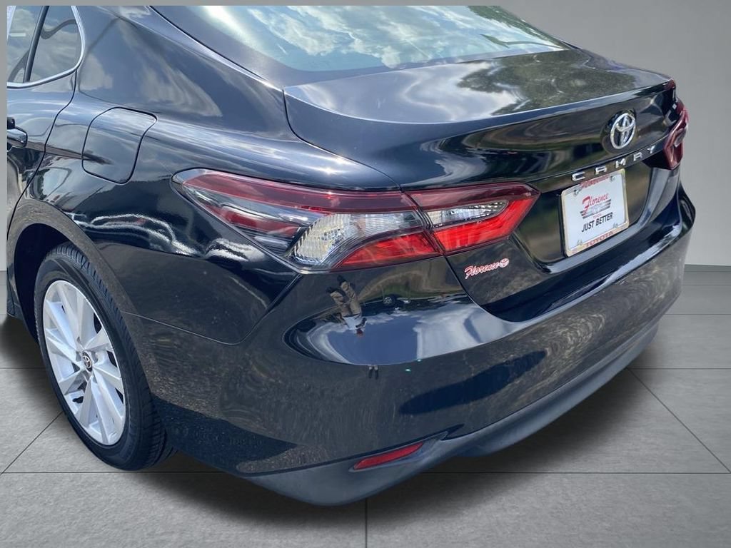 Used 2022 Toyota Camry LE FWD image 11