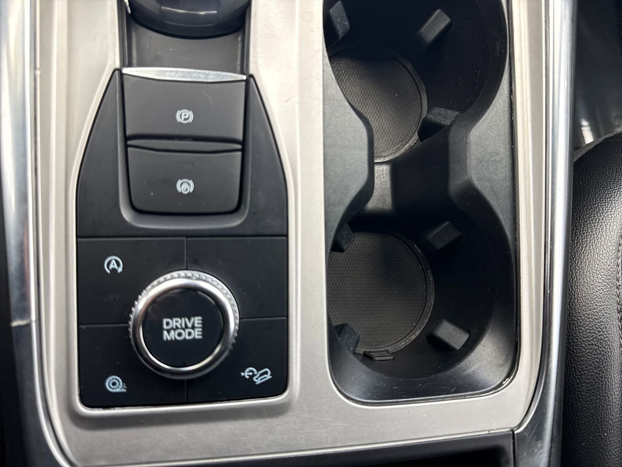 Used 2022 Ford Explorer Limited w/ Equipment Group 301A image 23