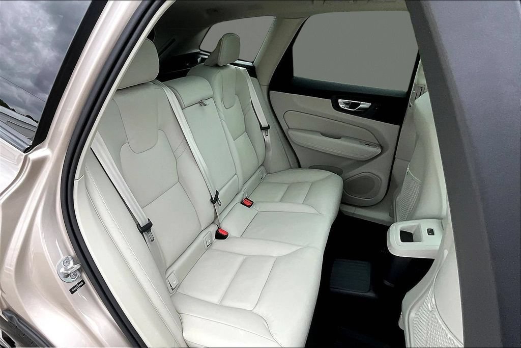 Used 2024 Volvo XC60 T8 Plus w/ Protection Package Premier AWD/4WD image 27