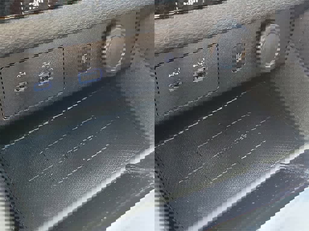 Used 2024 Mitsubishi Outlander SE image 31