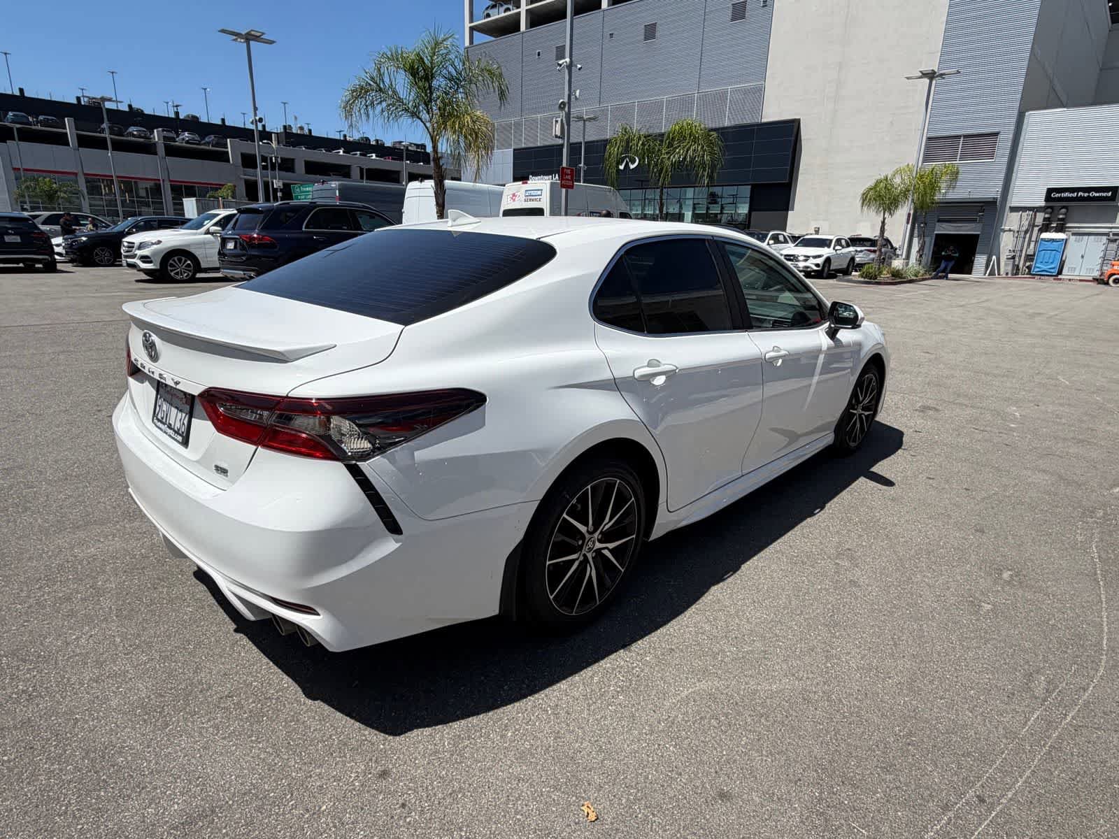 Used 2023 Toyota Camry SE FWD image 4