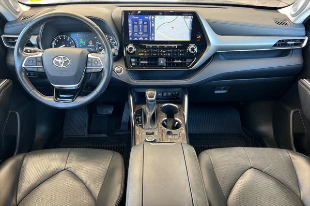 Certified 2021 Toyota Highlander Limited AWD/4WD image 3