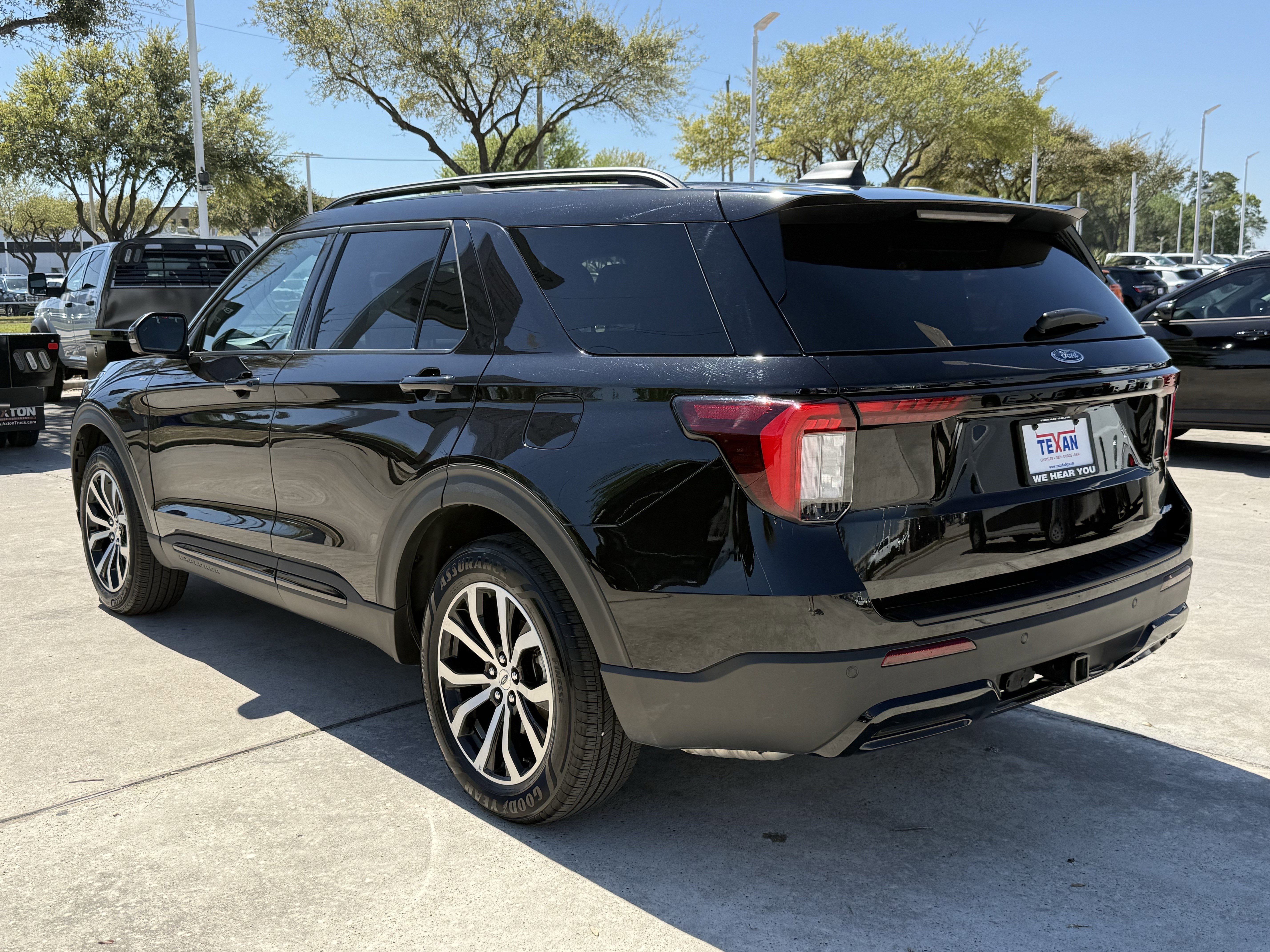 Used 2025 Ford Explorer ST-Line image 7