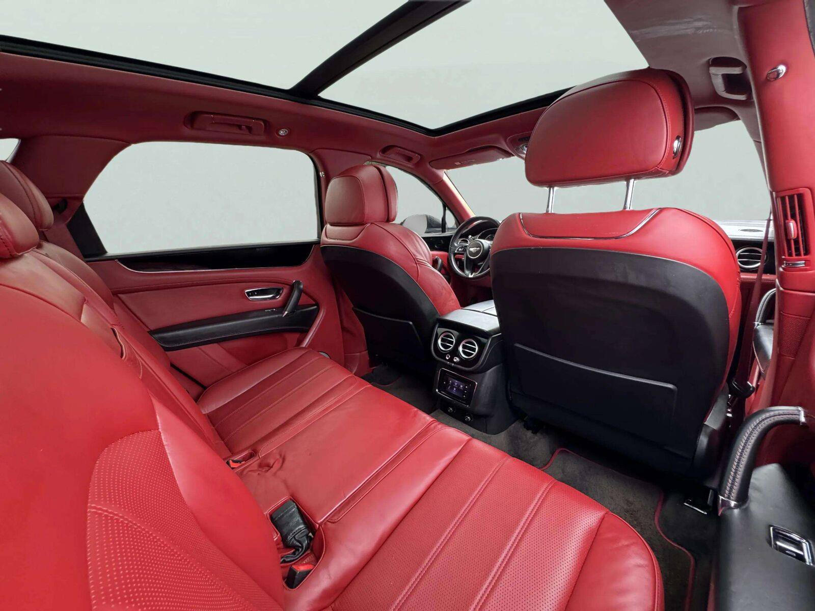 Used 2018 Bentley Bentayga AWD/4WD image 80