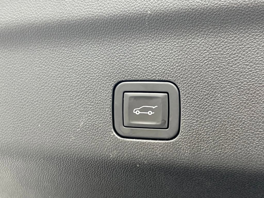 Used 2025 Chevrolet Tahoe LT image 19