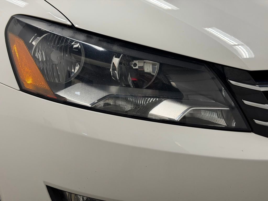 Used 2015 Volkswagen Passat TDI SEL Premium image 25