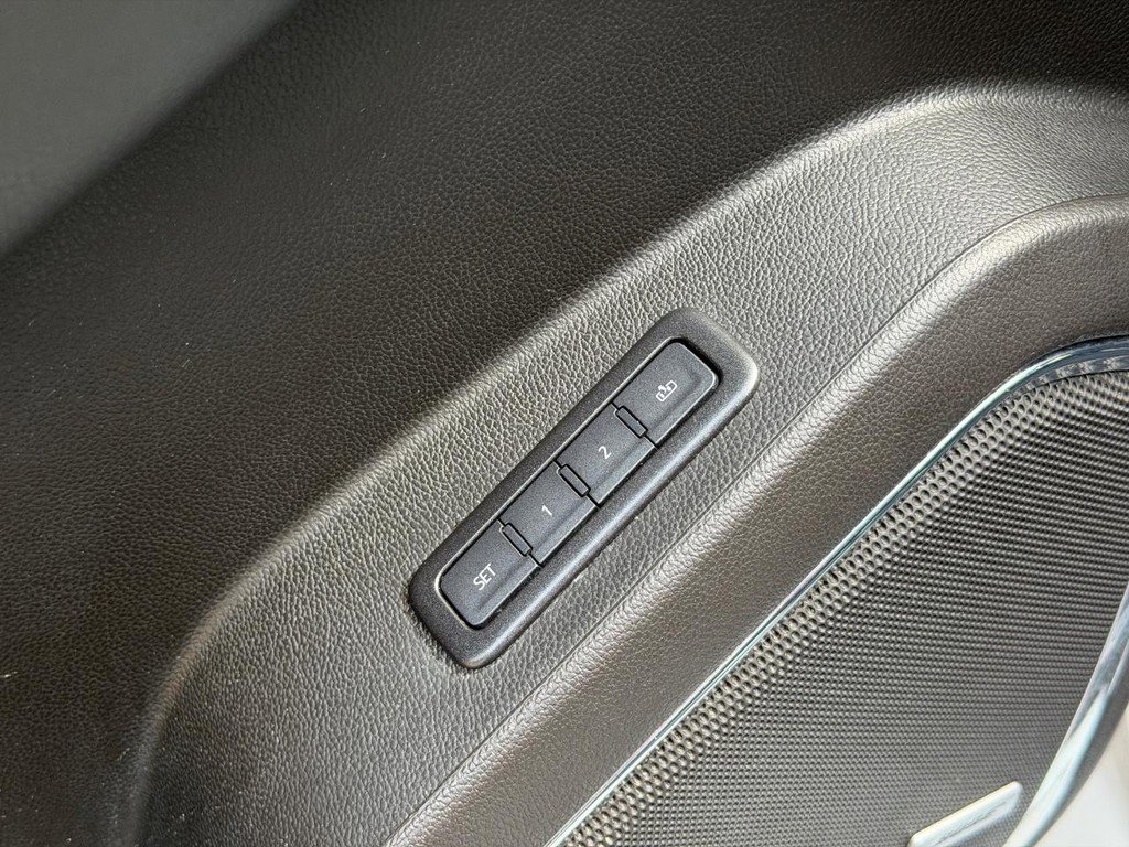 Used 2019 GMC Yukon SLT w/ Premium Edition AWD/4WD image 17