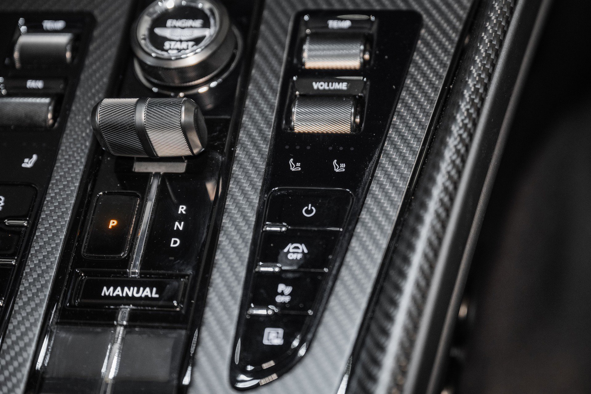 Used 2025 Aston Martin DB12 Coupe image 30