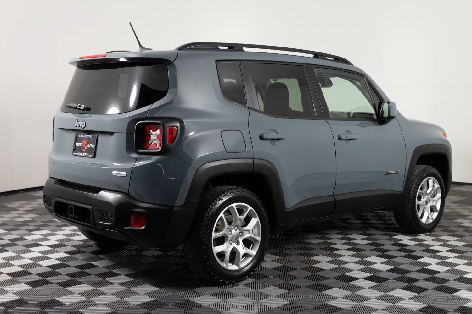 Used 2017 Jeep Renegade Latitude w/ Trailer Tow Group AWD/4WD image 7