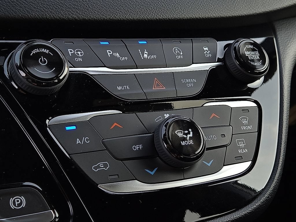 Used 2019 Chrysler Pacifica Touring-L Plus w/ Advanced Safetytec Group FWD image 15
