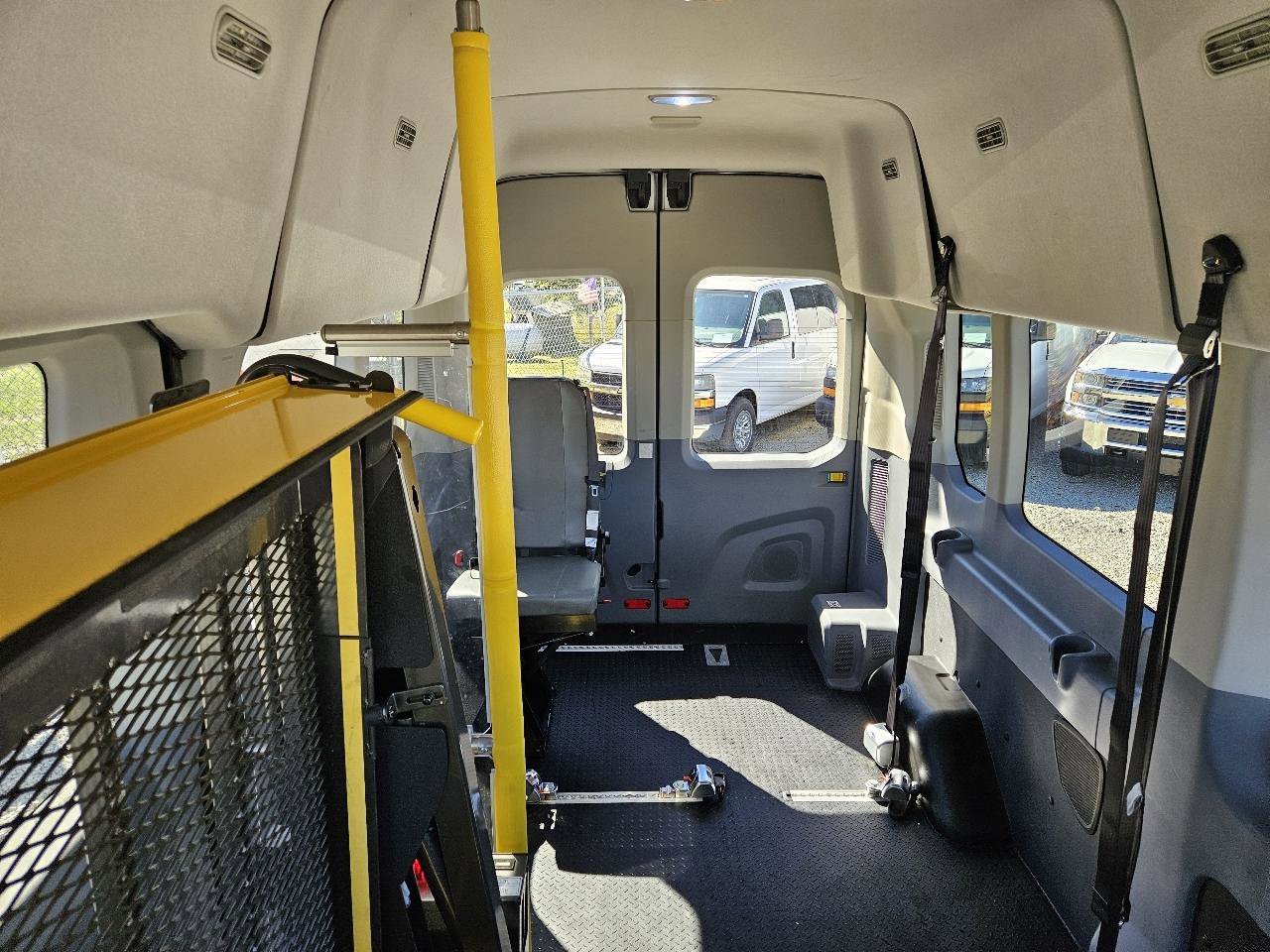 Used 2017 Ford Transit 350 XL RWD image 32