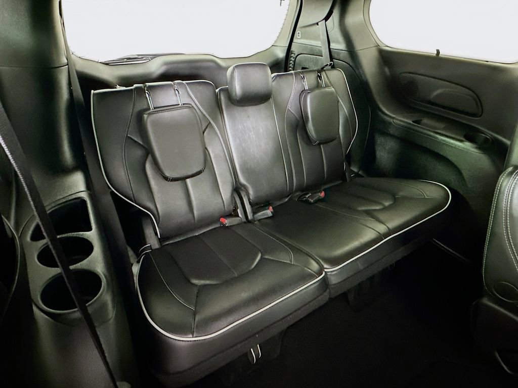 Certified 2025 Chrysler Pacifica Limited FWD image 39
