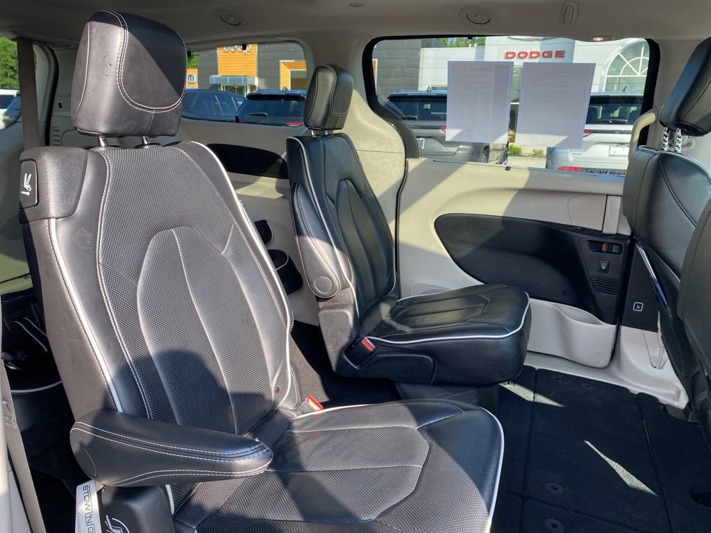 Used 2024 Chrysler Pacifica Limited image 12