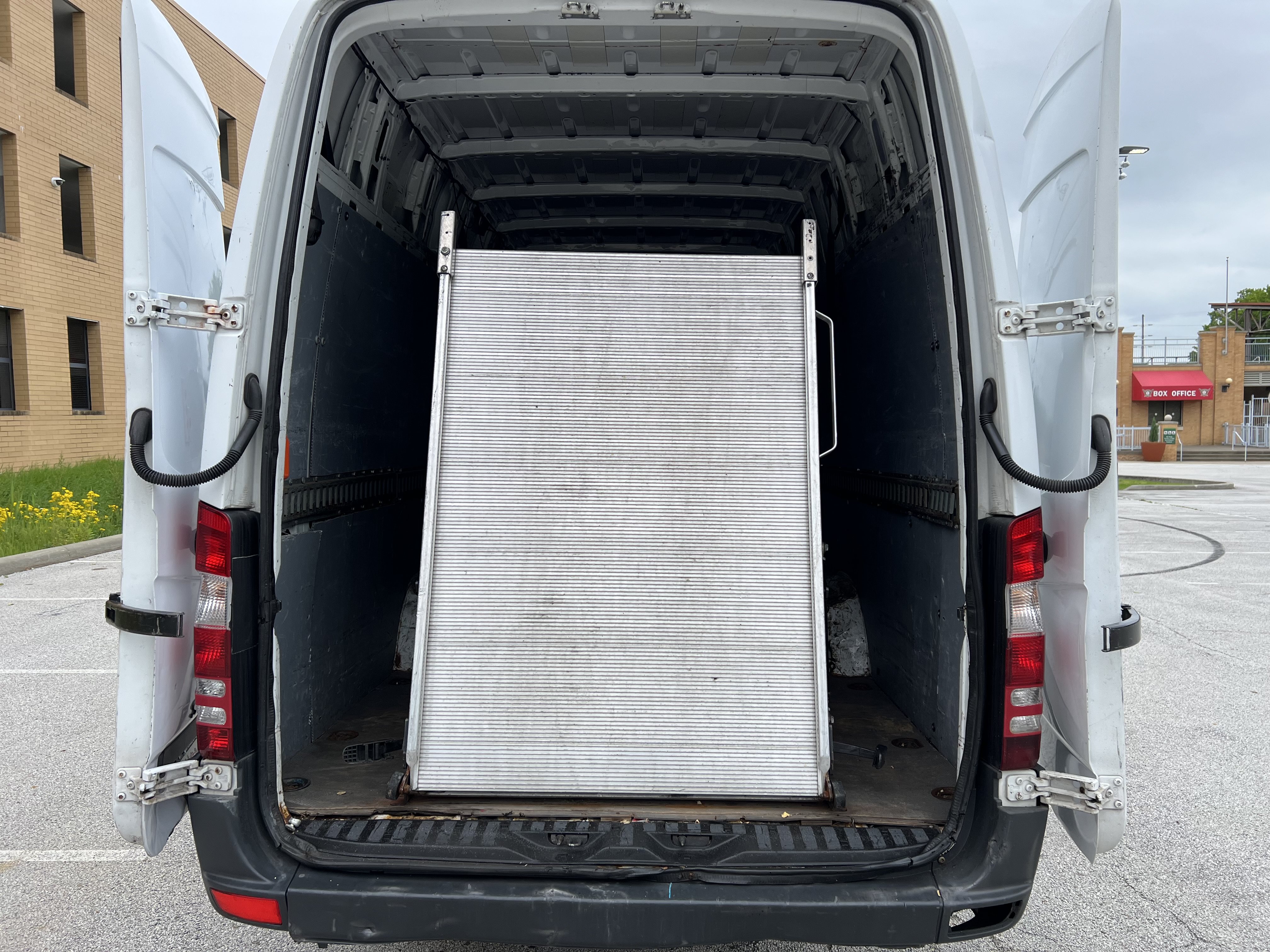 Used 2013 Mercedes-Benz Sprinter 2500 image 25
