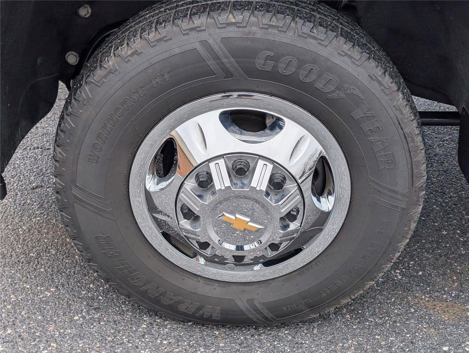Used 2024 Chevrolet Silverado 3500 LT image 11