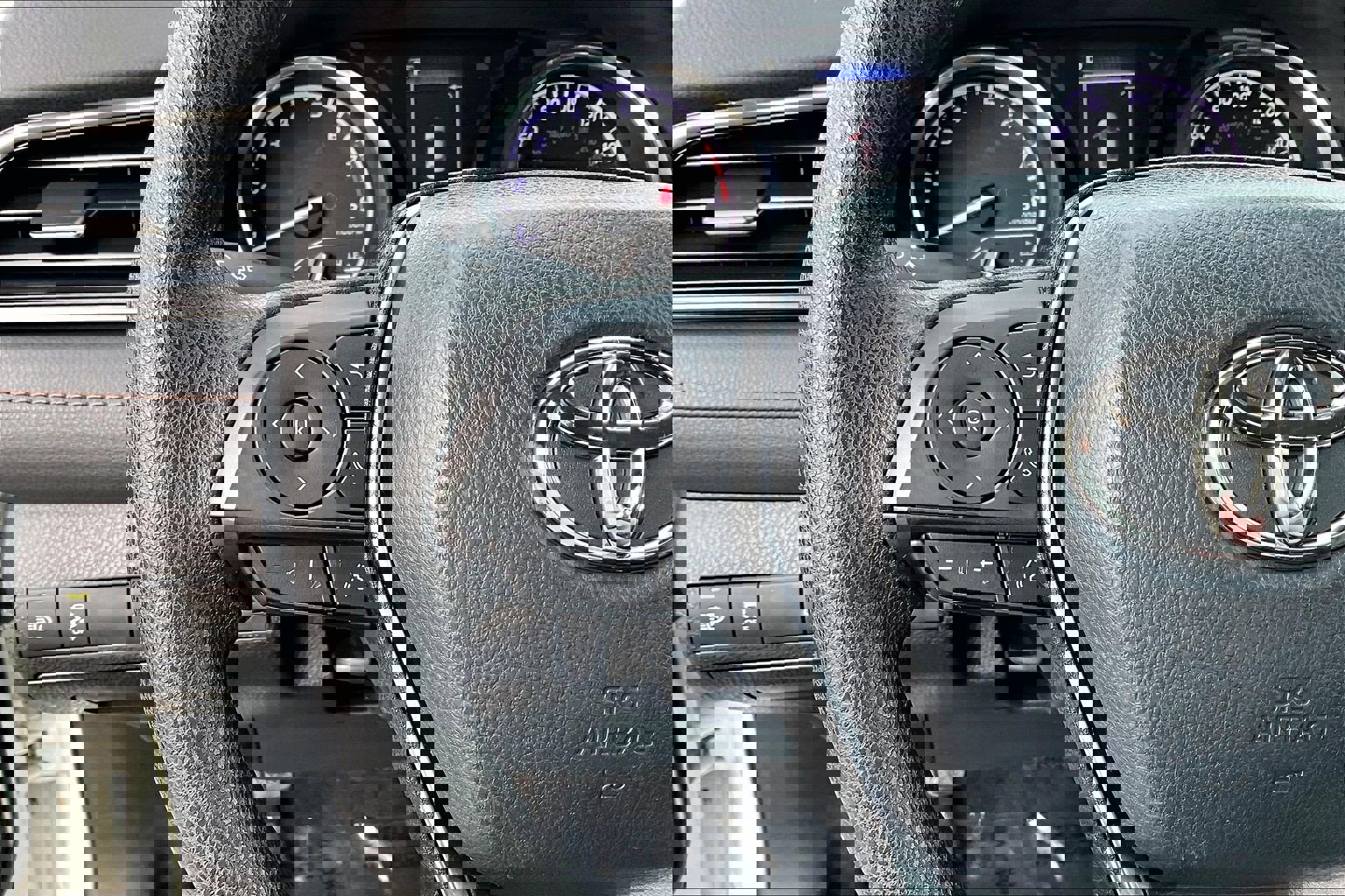 Used 2020 Toyota Camry LE image 12