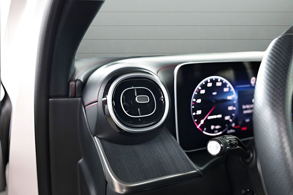 Used 2025 Mercedes-Benz GLC 43 AMG 4MATIC image 35