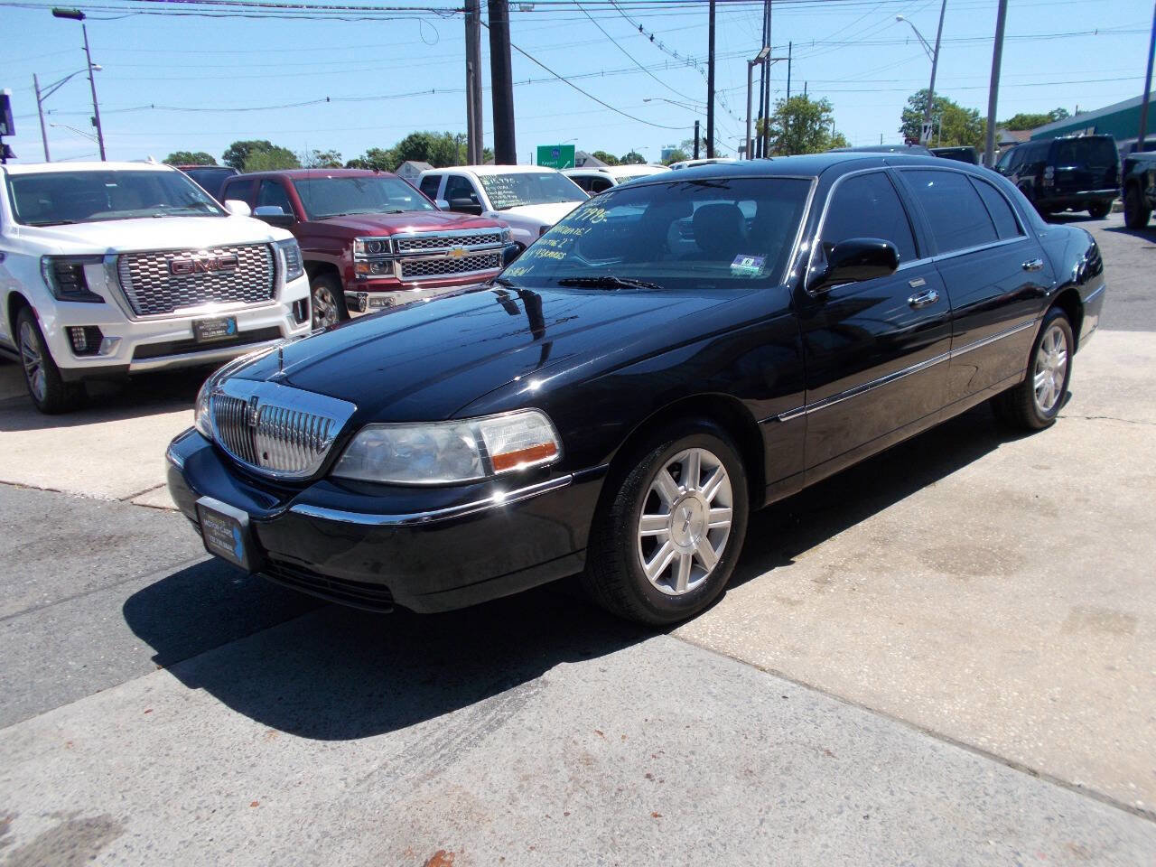 Used 2011 Lincoln Town Car Executive L RWD image 7
