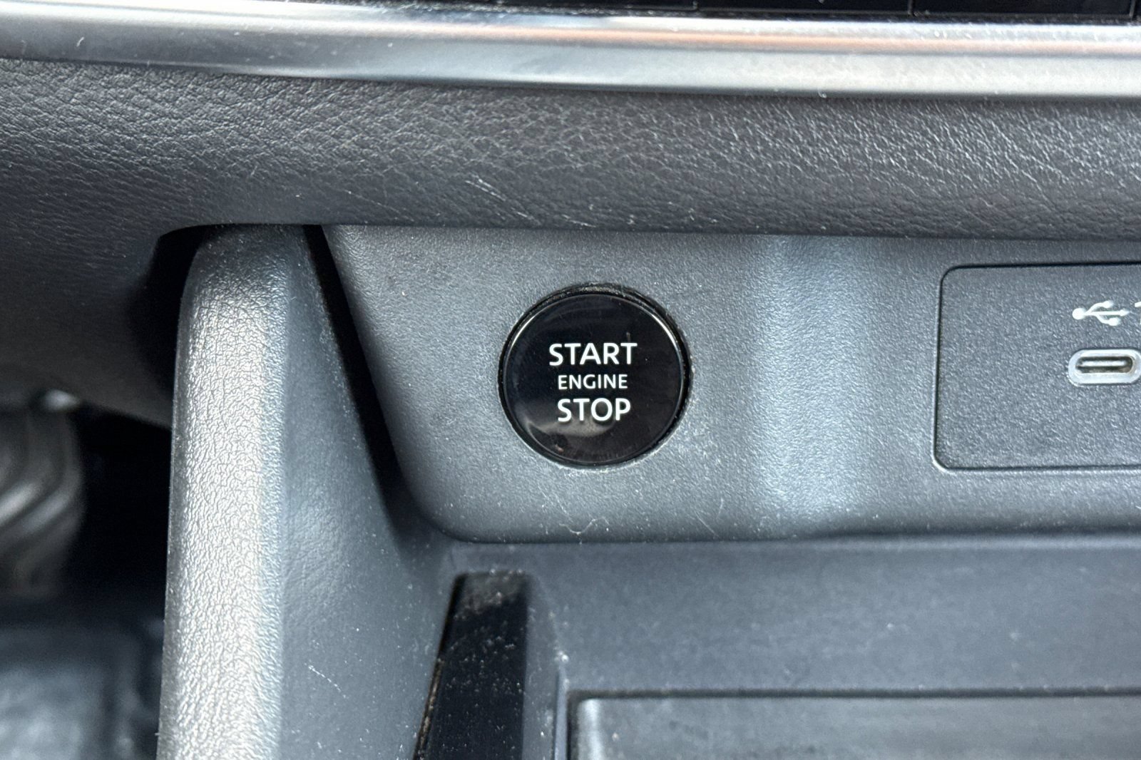 Used 2024 Nissan Rogue SV AWD/4WD image 28