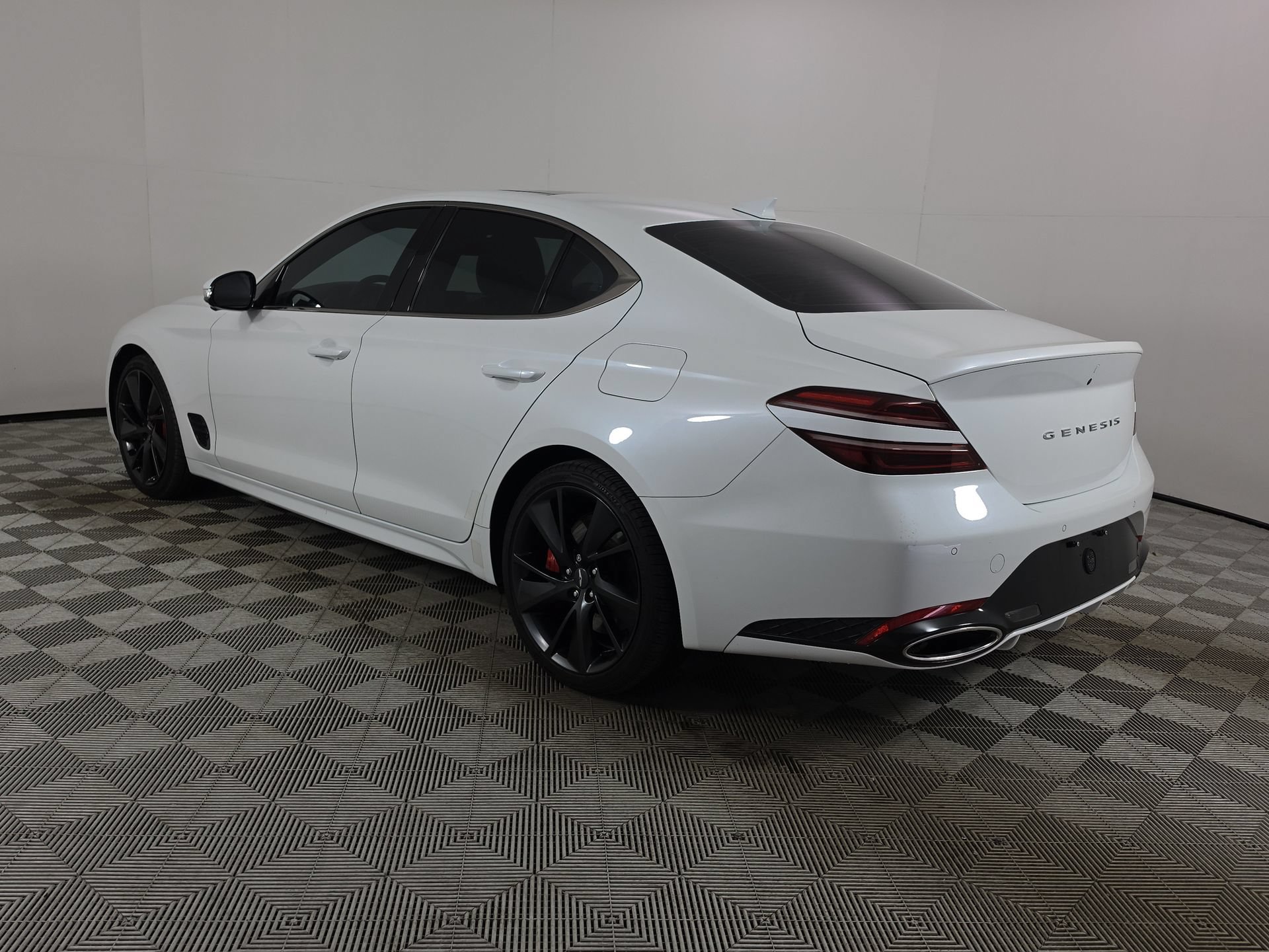 Used 2022 Genesis G70 3.3T RWD image 5
