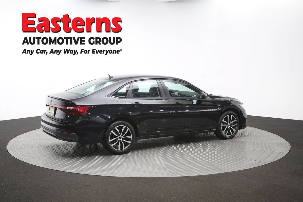 Used 2025 Volkswagen Jetta SE FWD image 41