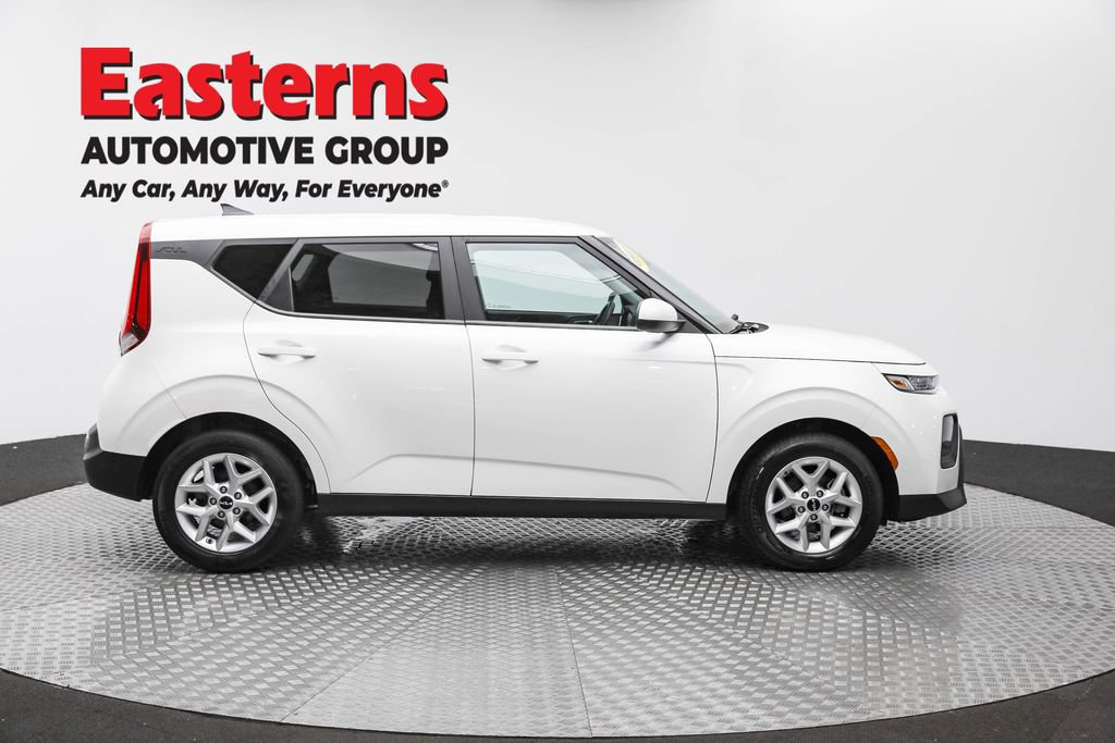 Used 2022 Kia Soul LX w/ Technology Package image 4