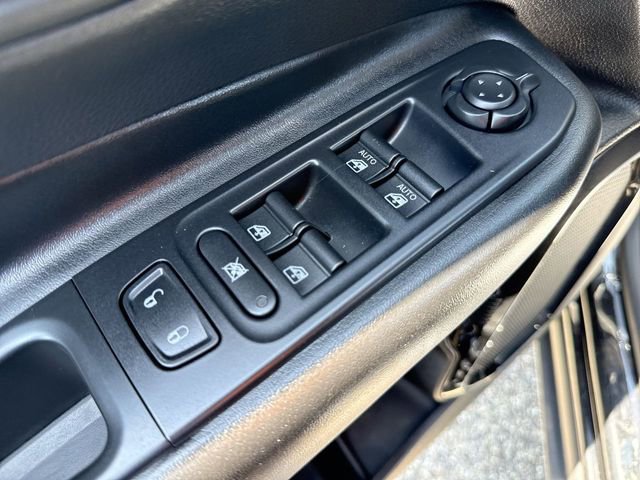 Used 2018 Jeep Renegade Altitude AWD/4WD image 13
